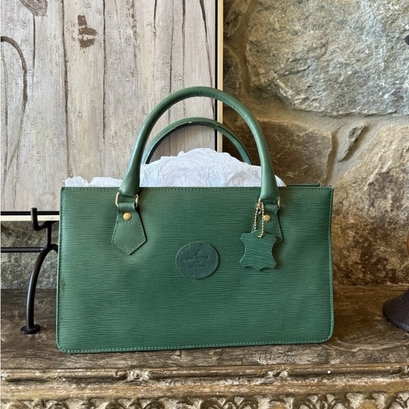 Louis Vuitton green  Vintage Purse is a medium-sized leather tote bag - Picture 1 of 5